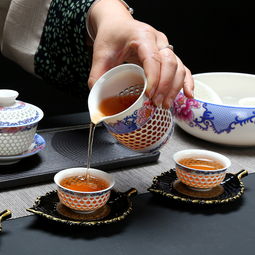 青花玲瓏，茶香滿(mǎn)室 推薦一套值得擁有的青花瓷蜂窩玲瓏茶具套裝